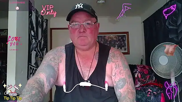 KINKYBLUEYES69 webcam