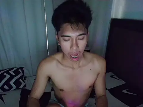 Ur_pinoyhotbrix webcam