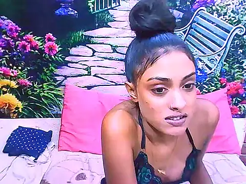 IndianPretty14u2Luv webcam