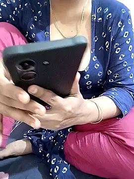 Miss-Akhi5500 webcam