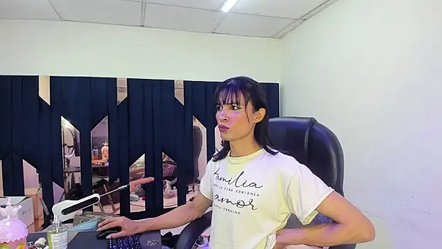 Aisha_hotts777 webcam