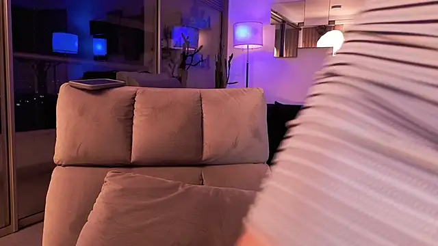 mandi4pole_ (F young) - FINGER IN ASS