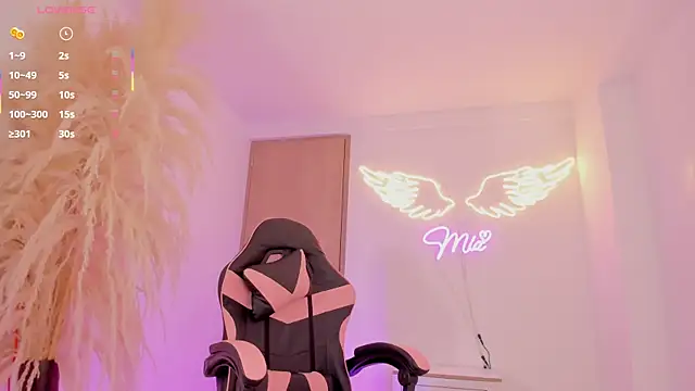 mia_yourmommy webcam