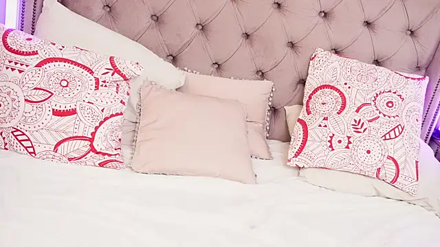 JenniferLovve webcam