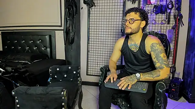 Twisted_Fantasy webcam