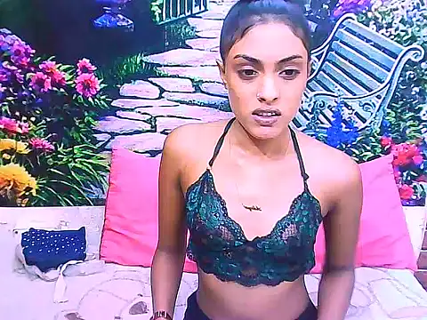 IndianPretty14u2Luv webcam