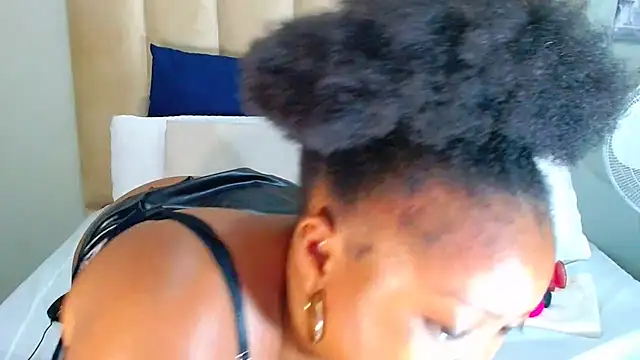 SEXYASSTINAXXX webcam