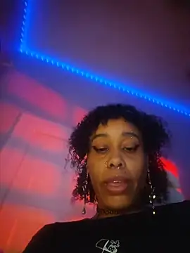 Lunalovesyou8 webcam