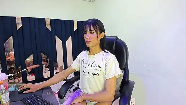 Aisha_hotts777 webcam