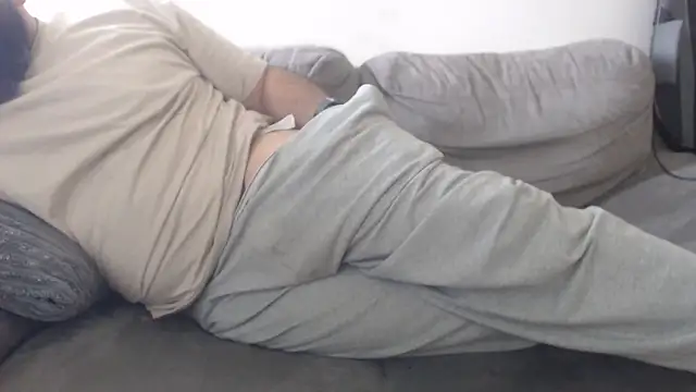 hugemachohandsome webcam