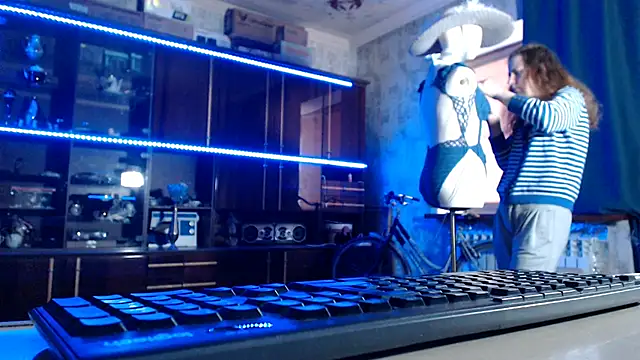 pa1e_pr1ncess (F young) - topless 3 minutes