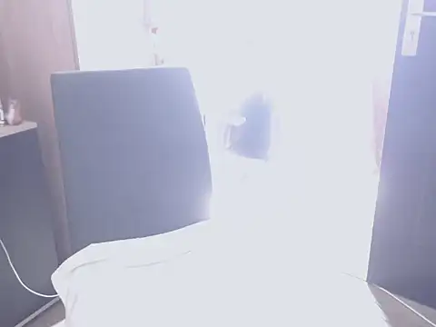 JolieCoquineX webcam