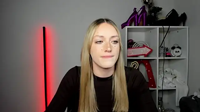 EvelynBlond webcam