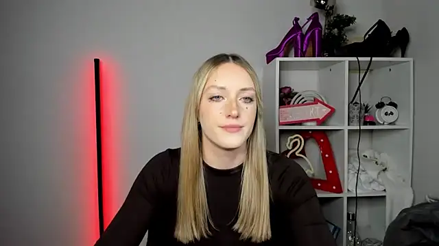 EvelynBlond webcam