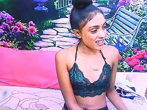 IndianPretty14u2Luv webcam