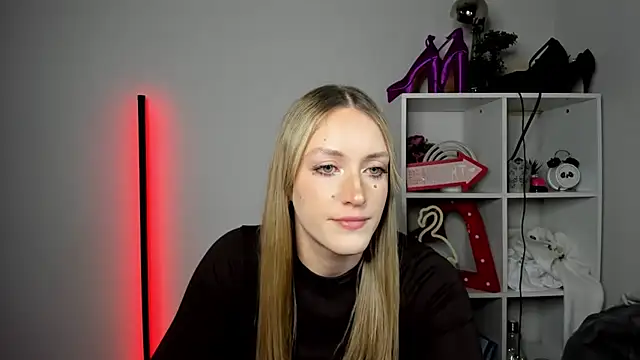 EvelynBlond webcam
