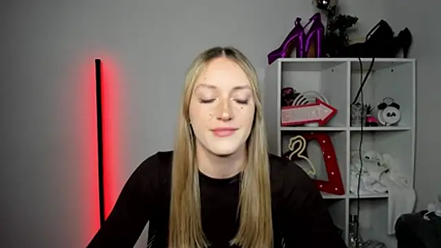 EvelynBlond webcam