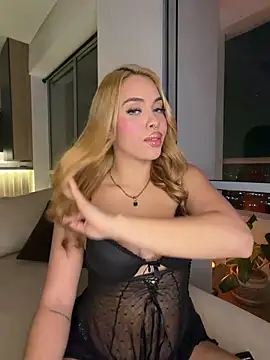 Webcam Model (Karyrios)  is live.Free join now!