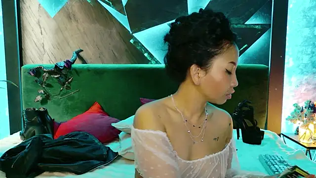 ElyaQuinn live sex cam