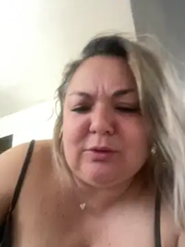 MikyVesela live sex cam