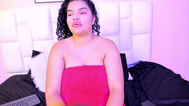 LindaWinter live sex cam