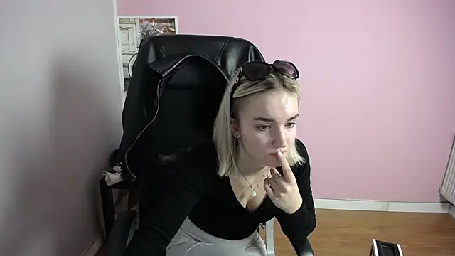 viktoria_lovely (F young) - topless 5min