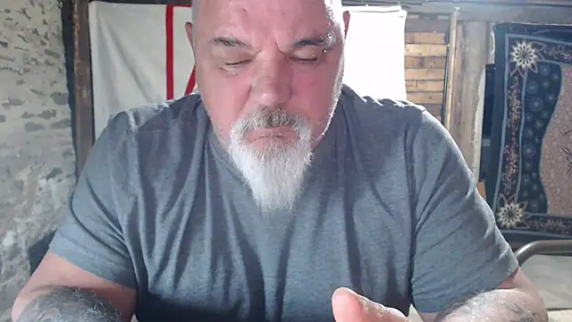 Newfiesausage1972 webcam