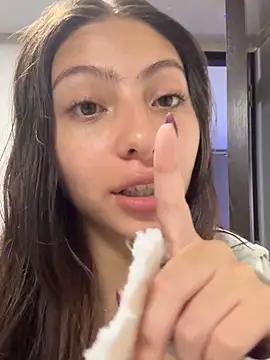 d-bunnyyy (F teen) - FLASH PUSSY +  SPIT