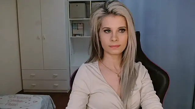 KristineGlow webcam