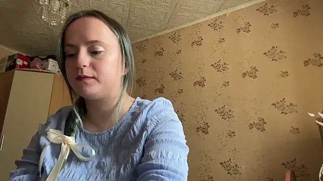 bubblegum_tempt (F young) - sucking finger