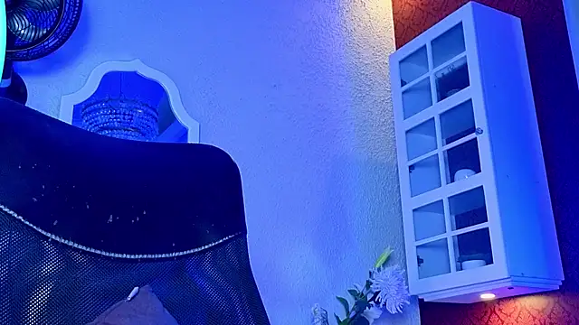 kristinagriner (T teen) - show cuw