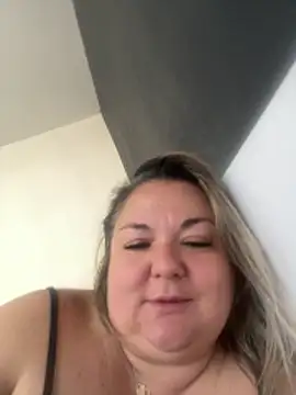 MikyVesela live sex cam