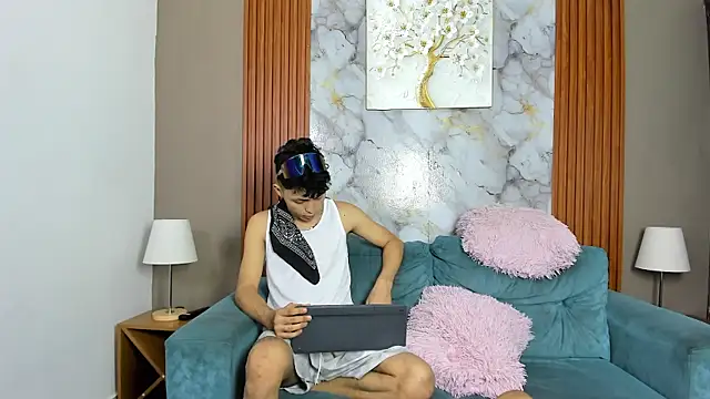 VERY_HOT_GUYS webcam