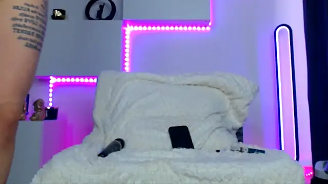 arianatattoos webcam