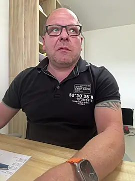 coupleLatinaLovers's live cam