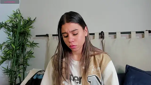 Rachell_criss webcam