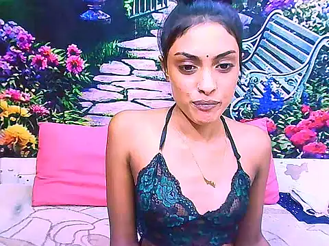 IndianPretty14u2Luv webcam