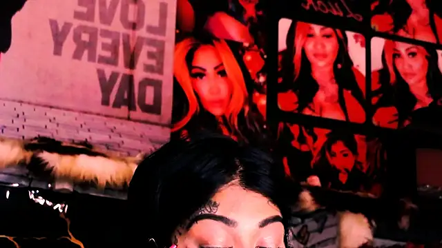 indian_dreamgirl webcam