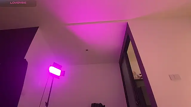 AlicePinkhead webcam