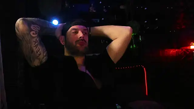 lexhardy (Ask my age) - Every tip gives a dolphin an orgasm !