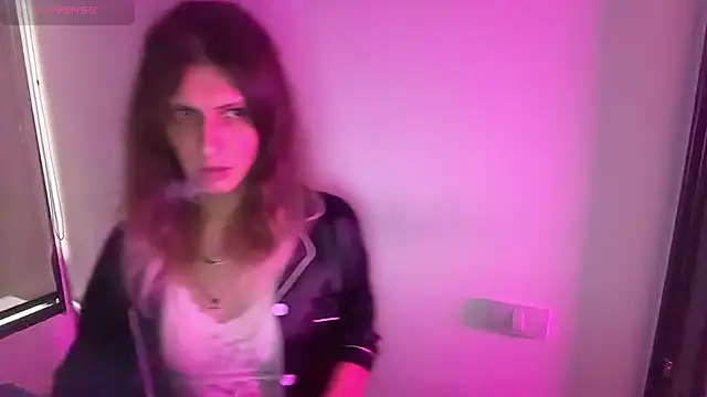 AlicePinkhead live sex cam