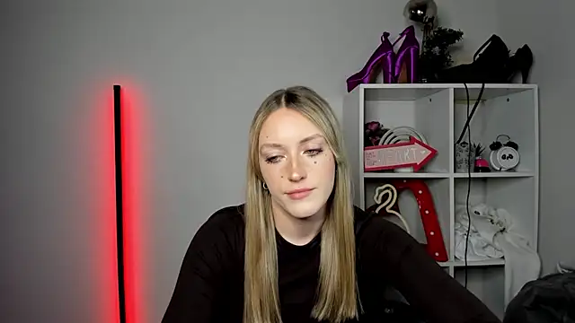 EvelynBlond webcam