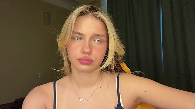 EarthaStinett Stripchat cam model