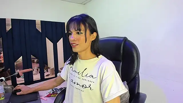 Aisha_hotts777 webcam