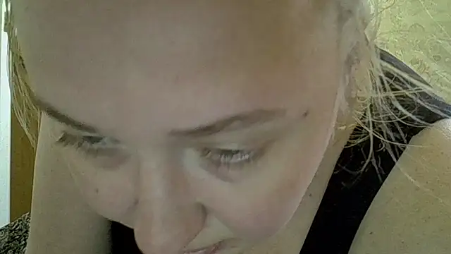 CurvyWild_Lady30 webcam