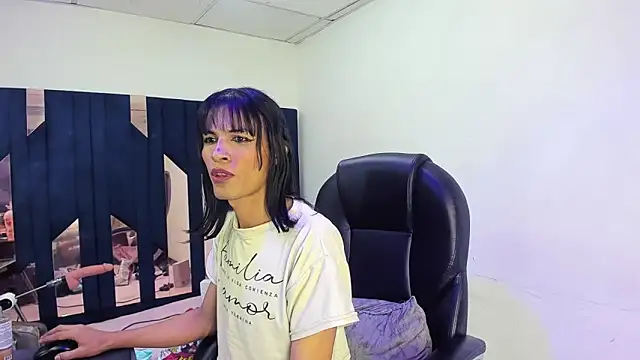 Aisha_hotts777 webcam