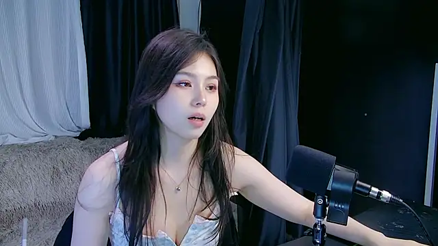 美女yoyo-o88在线直播