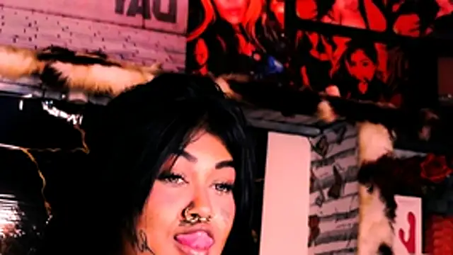 indian_dreamgirl webcam