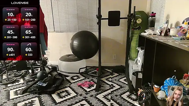 Blondiewithanass webcam