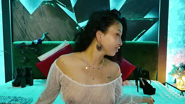 ElyaQuinn live sex cam